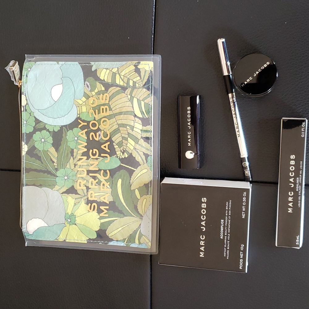 Marc Jacobs 6 pieces make up set, brand new